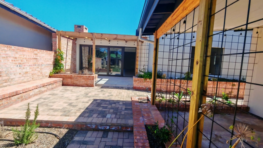 3 Bedroom Property for Sale in Hartenbos Central Western Cape